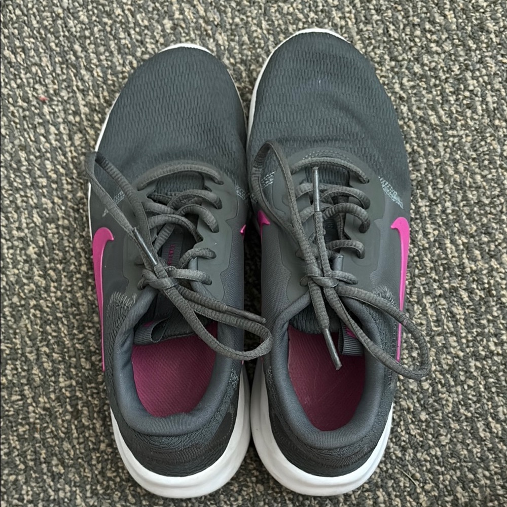 💕Nike Charcoal & Pink Sneakers - Picture 3 of 6